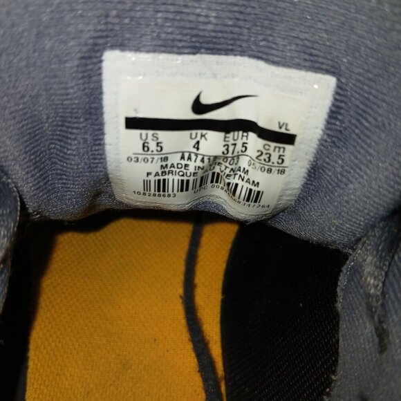 NIKE SWIFT GREY AND PINK RUNNING SHOES.  STILL IN GREAT CONDITION.  SIZE 6.5 - Picture 8 of 8